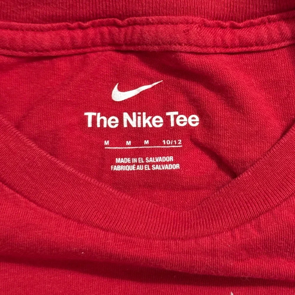 Nike Kids Tampa Bay Buccaneers Tom Brady 12 Red T-Shirt Medium 10/12 NFL Tee